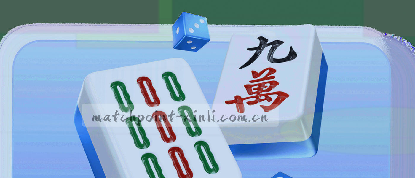 夜间赛场灯光与看台边线的横向特写
